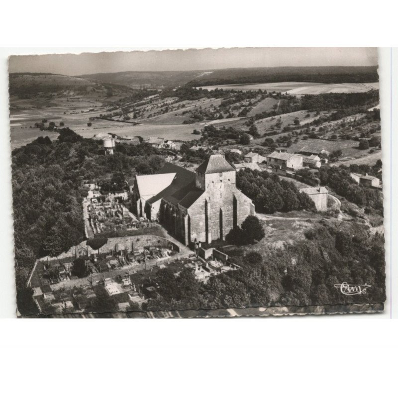 DUN-sur-MEUSE: vue générale, l'église et le cimetière vue aérienne 10x15 - état