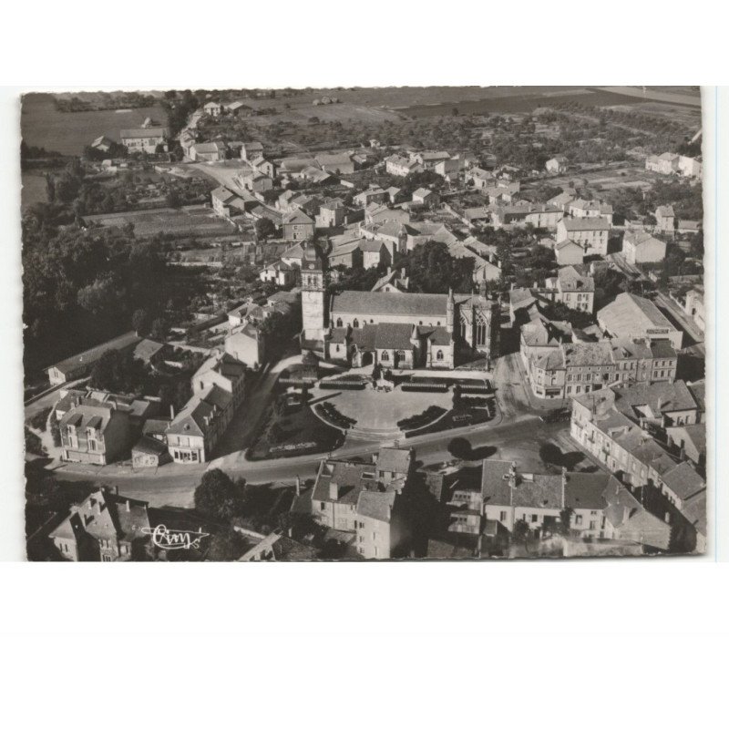 ETAIN: l'église le monument et les jardins vue aérienne 10x15 - très bon état