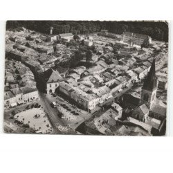 LIGNY-en-BARROIS: place de la république, au fond, groupe scolaire et parc vue aérienne 10x15 - très bon état