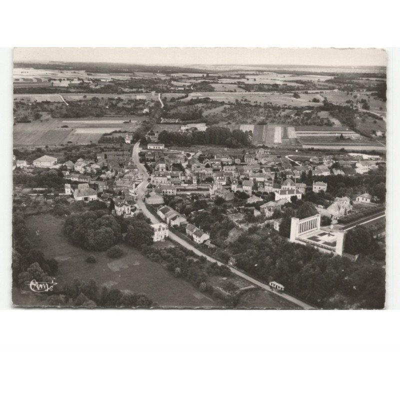 VARENNES-en-ARGONNE: vue générale vue aérienne 10x15 - très bon état