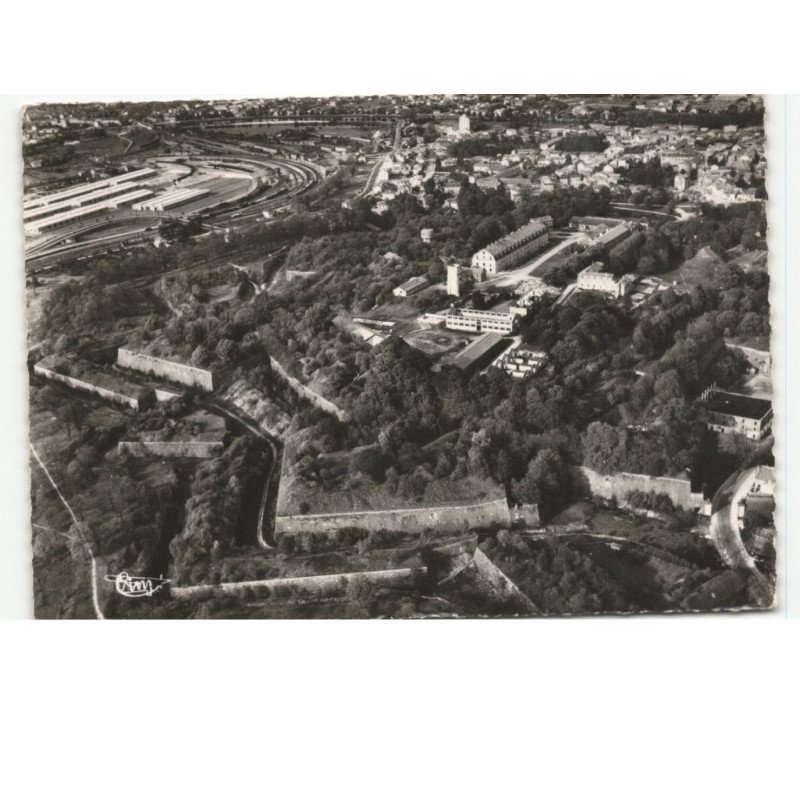 VERDUN: la citadelle et les anciennes fortifications vue aérienne 10x15 - très bon état