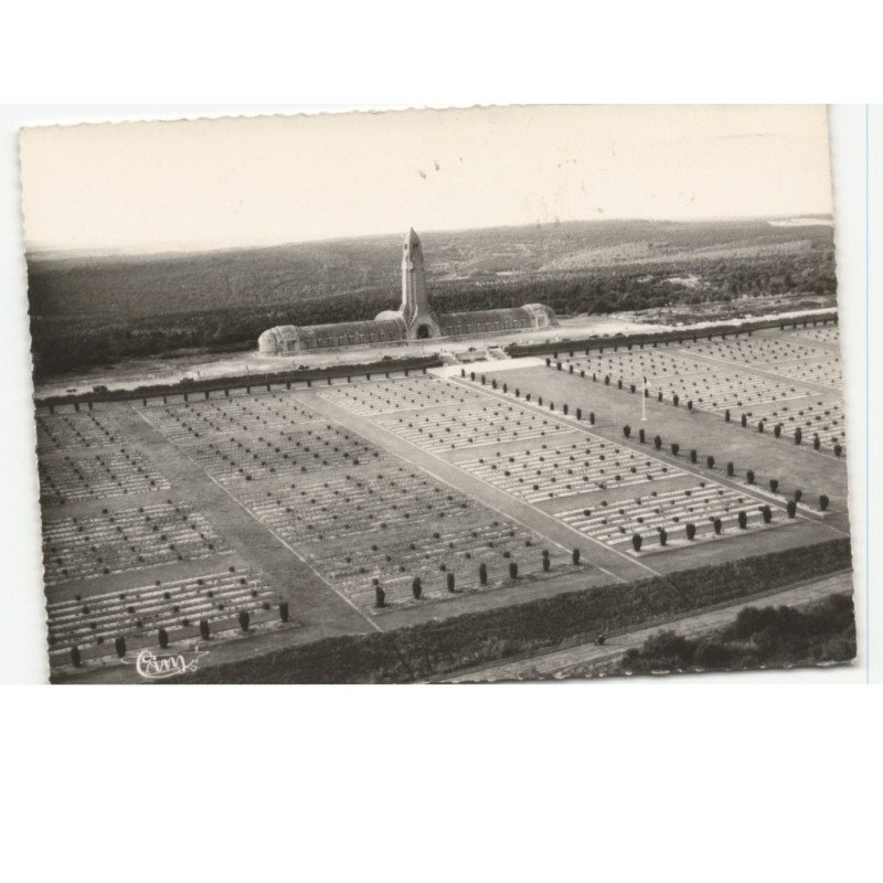 VERDUN: cimetière et ossuaire de douaumont vue aérienne 10x15 - très bon état