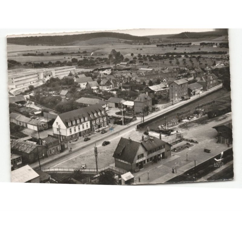 BLANGY-sur-BRESLE: place de la gare, les hôtels, le groupe scolaire vue aérienne 10x15 - très bon état