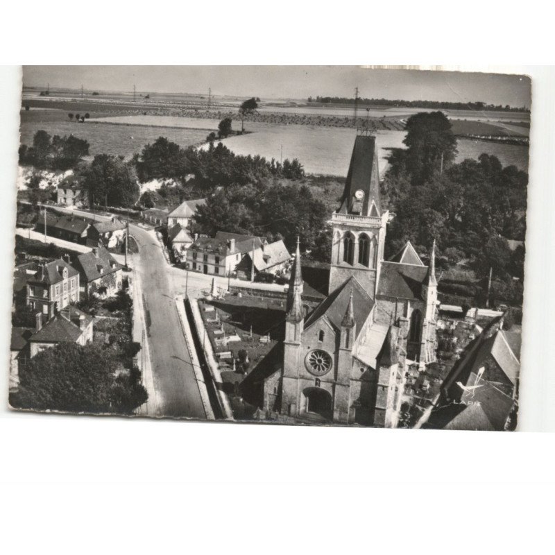 BOURG-DUN: l'église M.H. XIVe XVe XVIe siècle et route de dieppe vue aérienne 10x15 - état