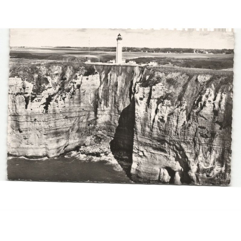 CAP D'ANTIFER: les falaises et le phare vue aérienne 10x15 - très bon état