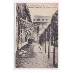 DOHEM : caullier-flippe, guarbecque, pensonnat de dohem, un coté de la cour intérieur - tres bon etat