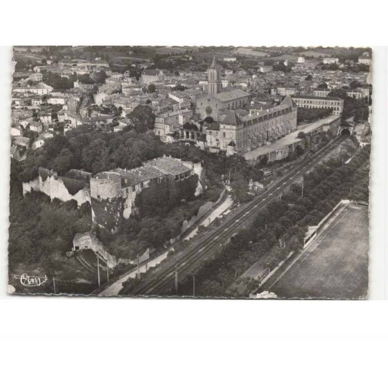 LA REOLE: le château ees quat-sos et l'ancien cloître des bénédictins vue aérienne 10x15 - très bon état