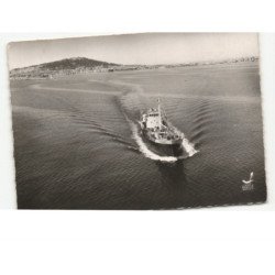 SETE: sortie du port, un bateau vue aérienne 10x15 - très bon état