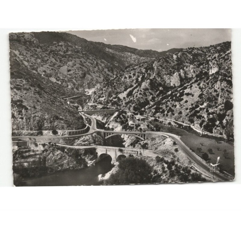 SAINT-GUILHEM-le-DESERT: le pont du diable vue aérienne 10x15 - très bon état