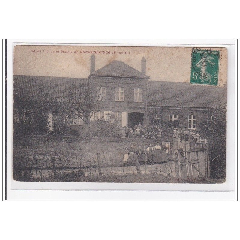 DENNEBROEUCQ : ecole et mairie - bon etat (coins légèrement arrondis)