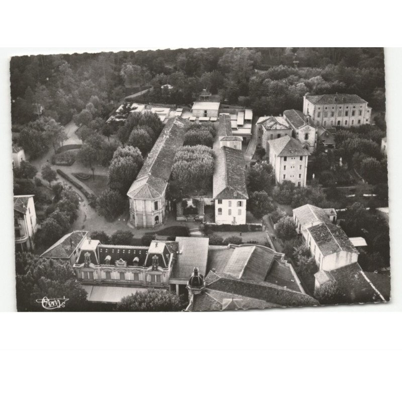LAMALOU-les-BAINS: le casino, l'hôtel des bains et l'établissement thermal vue aérienne 10x15 - très bon état