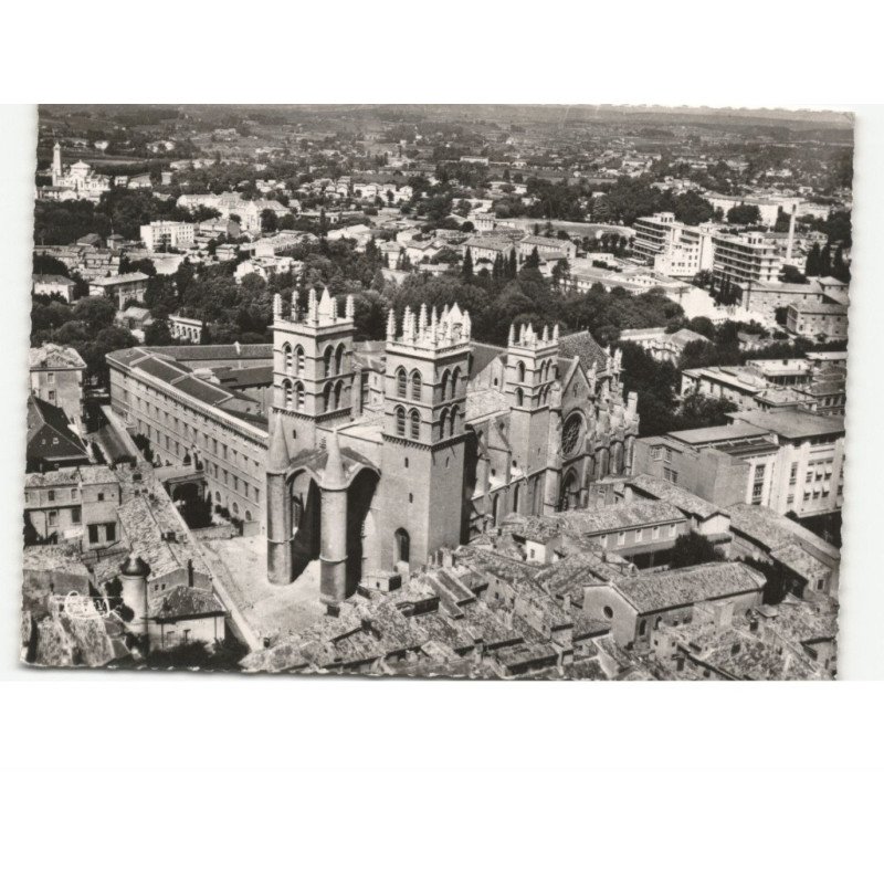 MONTPELLIER: la cathédrale et l'université vue aérienne 10x15 - très bon état