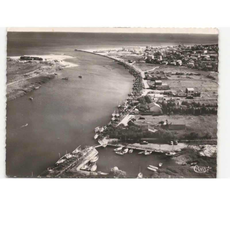 VALRAS-PLAGE: l'orb, au 1er plan, le club nautique, dans le fond, valras-plage vue aérienne 10x15 - très bon état
