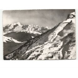 LA CLUSAZ: téléphérique de l'etale, les pistes, au fond le mont blanc vue aérienne 10x15 - très bon état