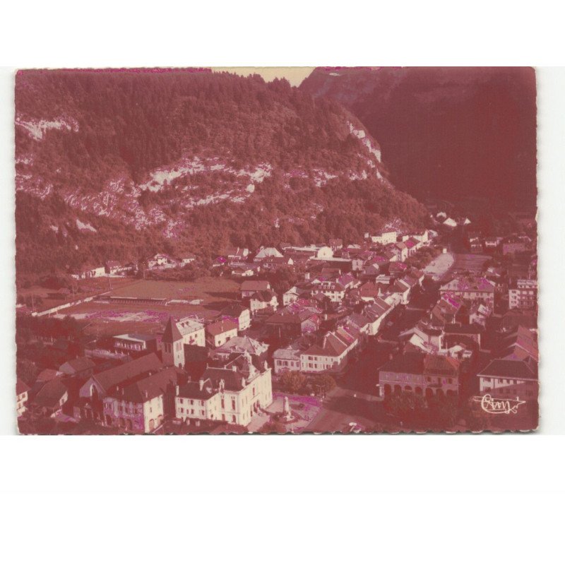 CLUSES: vue générale, au 1er plan, l'hôtel de ville au fond les gorges vue aérienne 10x15 - très bon état