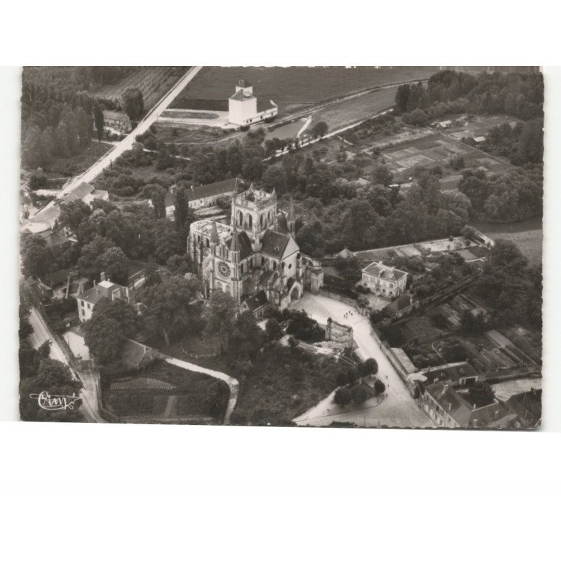 BRAINE: l'église et l'abbaye vue aérienne 10x15 - très bon état