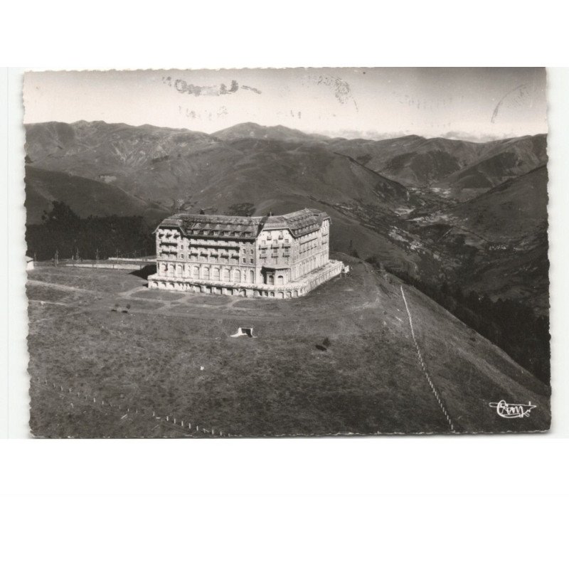 SUPERBAGNERES: l'hôtel à superbagnères vue aérienne 10x15 - très bon état