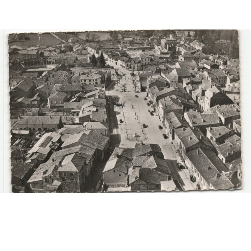 EAUZE: capitale de l'armagnac, place de la liberté et les arènes vue aérienne 10x15 - état