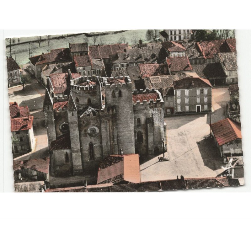 SIMORRE: église fortifiée du XIV siècle façade ouest vue aérienne 10x15 - très bon état