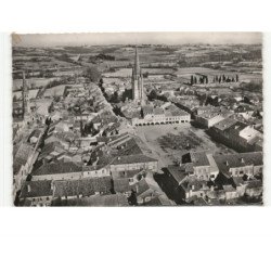 MARCIAC: vue générale, ses deux clochers, sa place et ses arcades vue aérienne 10x15 - très bon état