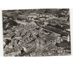 AUCH: le centre de la ville, la cathédrale et la tour d'armagnac vue aérienne 10x15 - très bon état