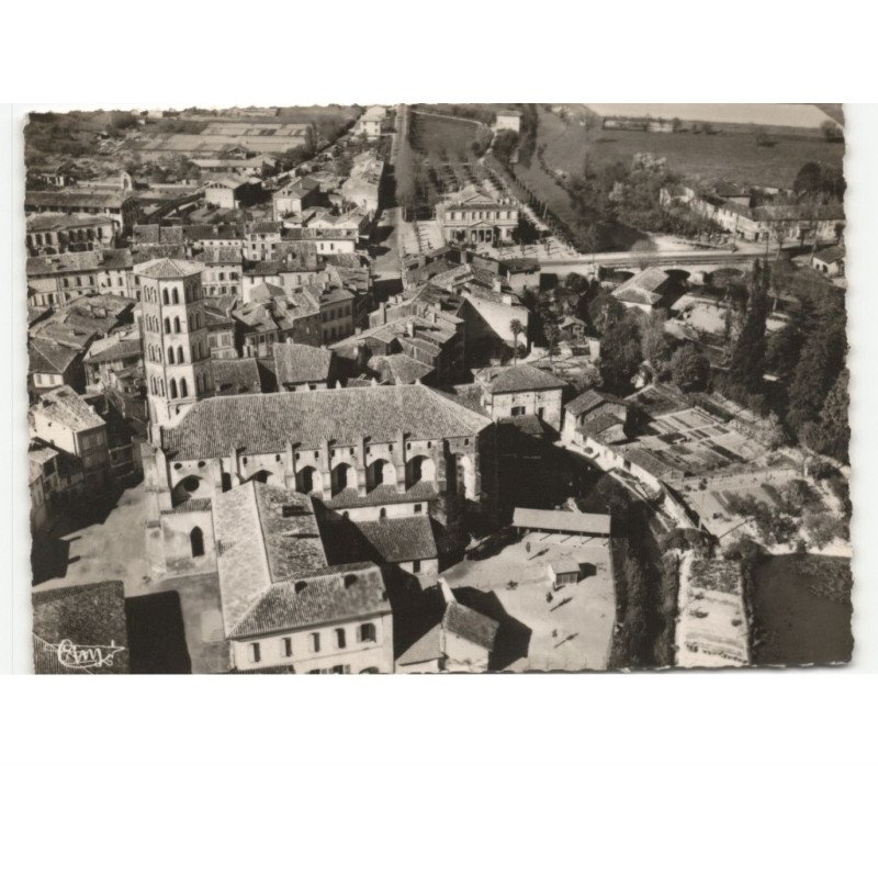 LOMBEZ: l'église (monument historique) vue aérienne 10x15 - très bon état