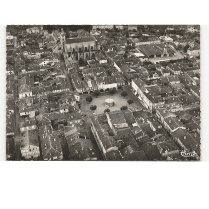 MIRANDE: l'église et la place d'astarac vue aérienne 10x15 - très bon état