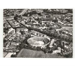 VIC-FEZENSAC: la ville haute et les arènes vue aérienne 10x15 - très bon état