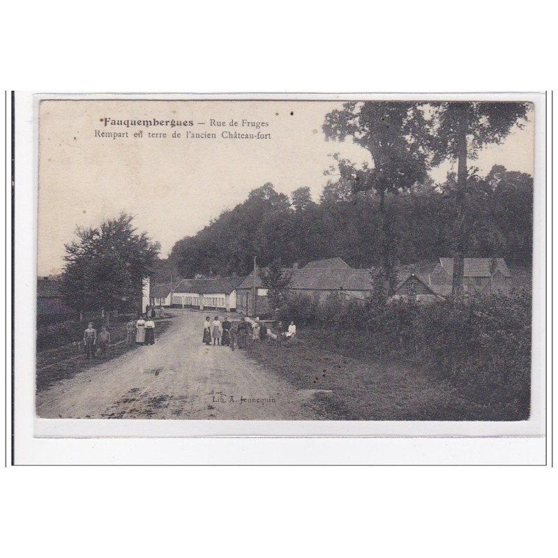 FAUQEMBERGUE : rue de fruges rempart en terre de l'ancien chateau-fort - tres bon etat FAUQEMBERGUE : rue de fruges rempart en terre de l'ancien chateau-fort - tres bon etat