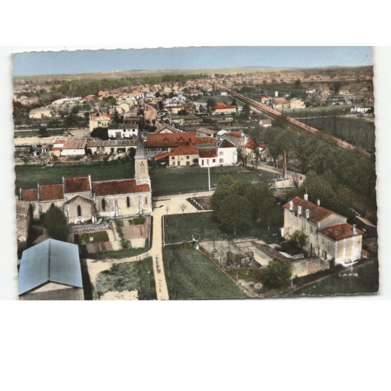 LES EGLISOTTES: l'église et vue générale vue aérienne 10x15 - très bon état
