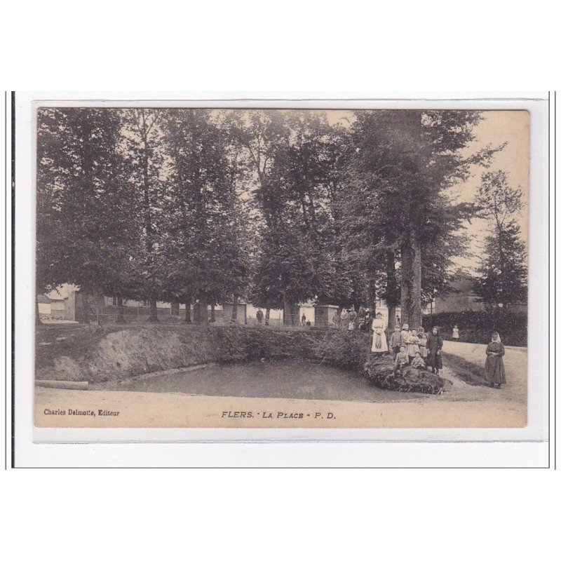 FLERS : la place - tres bon etat