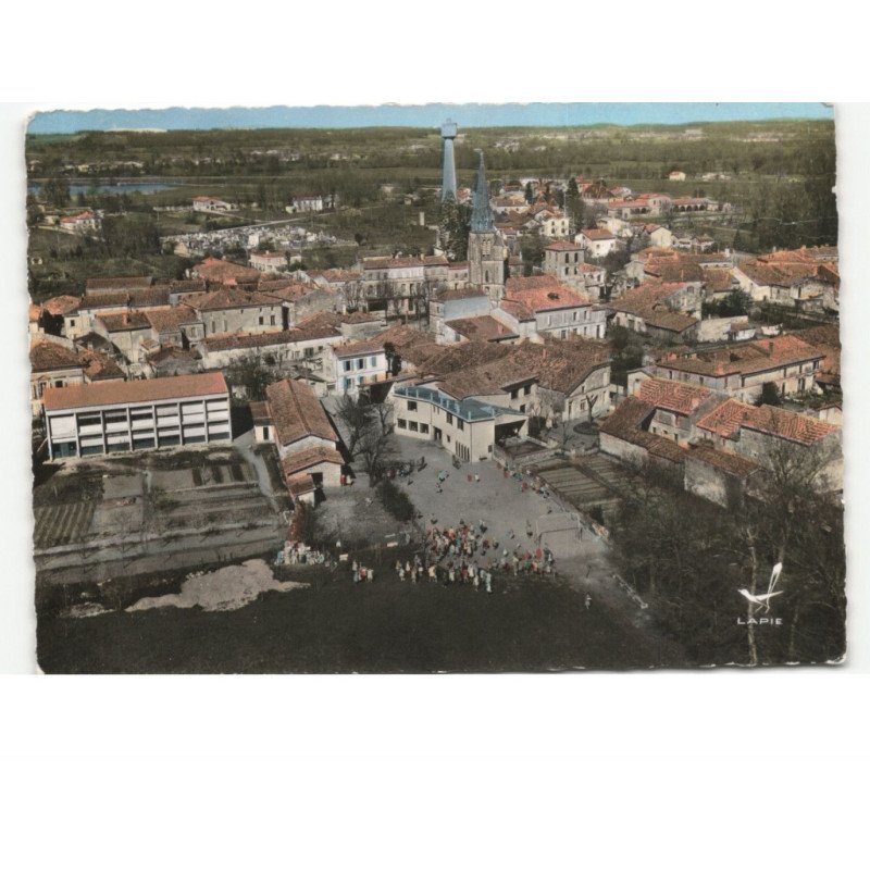 SAINT-MEDARD-de-GUIZIERES: institution jeanne d'arc et vue générale vue aérienne 10x15 - très bon état