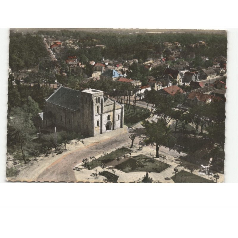 SOULAC-sur-MER: l'église vue aérienne 10x15 - très bon état