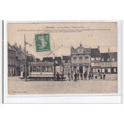 GUINES : la grand'place, l'hotel de ville (tramway) - tres bon etat