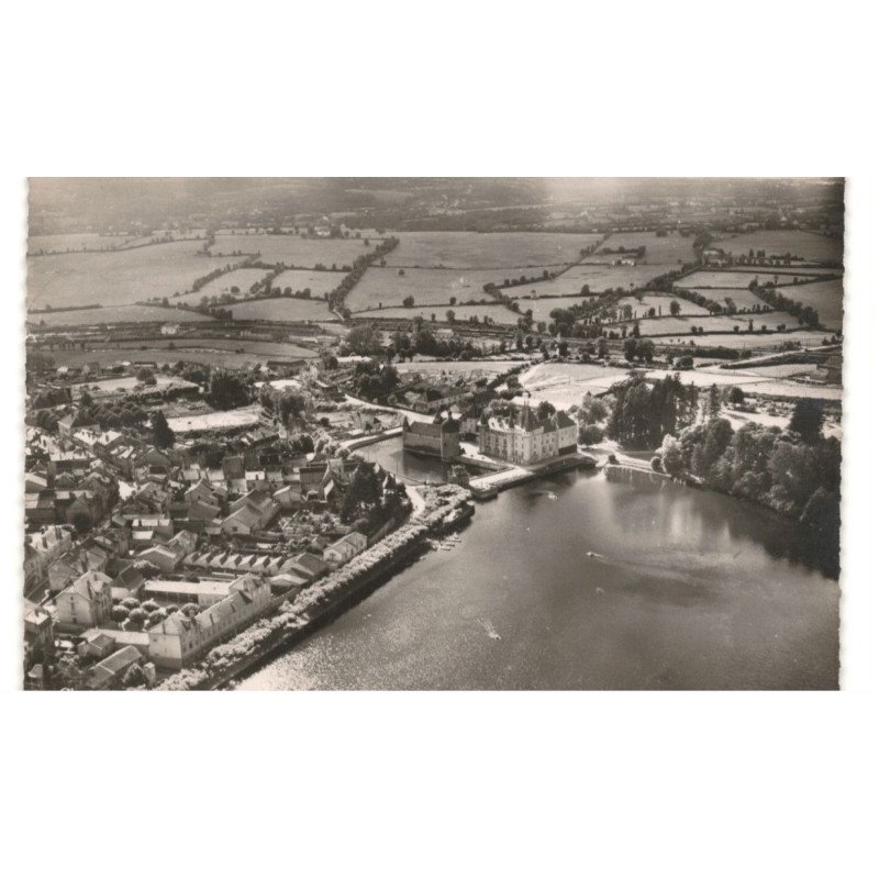 LA CLAYETTE: générale sur la ville et le château vue aérienne 10X15 - très bon état