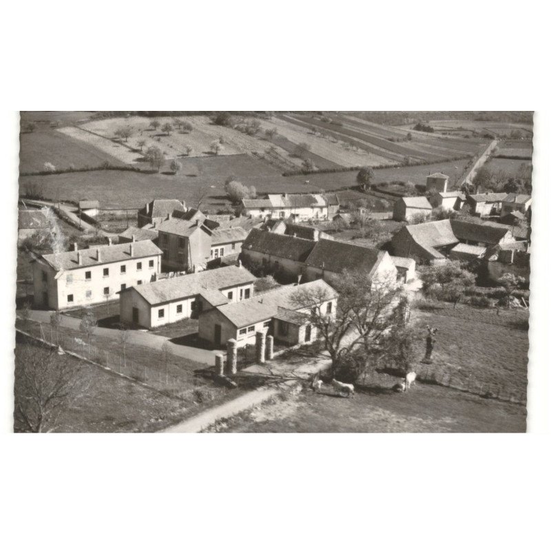 CHISSEY-les-MACON: entrée du pays et colonie de vacances vue aérienne 10X15 - très bon état