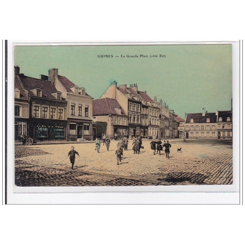 GUINES : la grande place (cote est) - tres bon etat