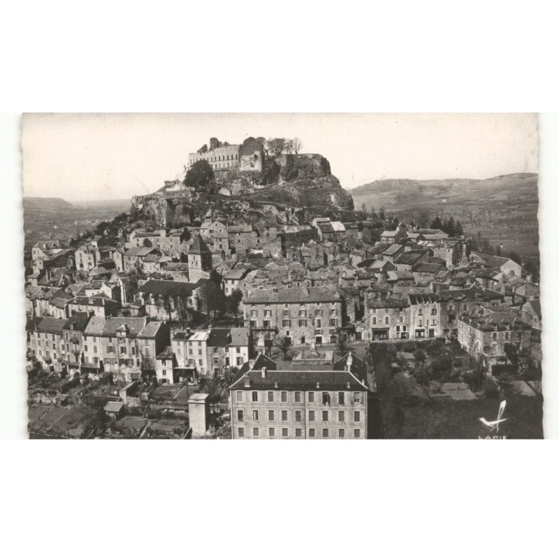 SEVERAC-le-CHATEAU: l'église vue aérienne 10X15 - très bon état