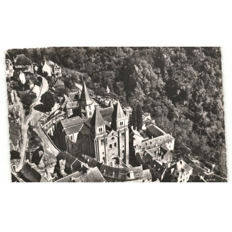 CONQUES: la basilique vue aérienne 10X15 - très bon état