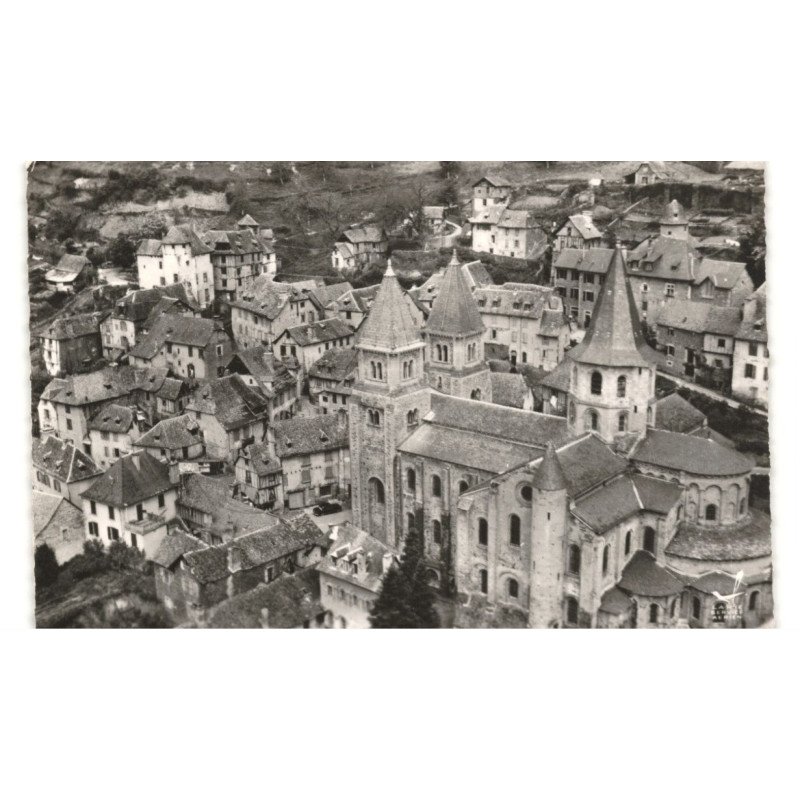 CONQUES: la basilique, les absides et le cloître vue aérienne 10X15 - très bon état