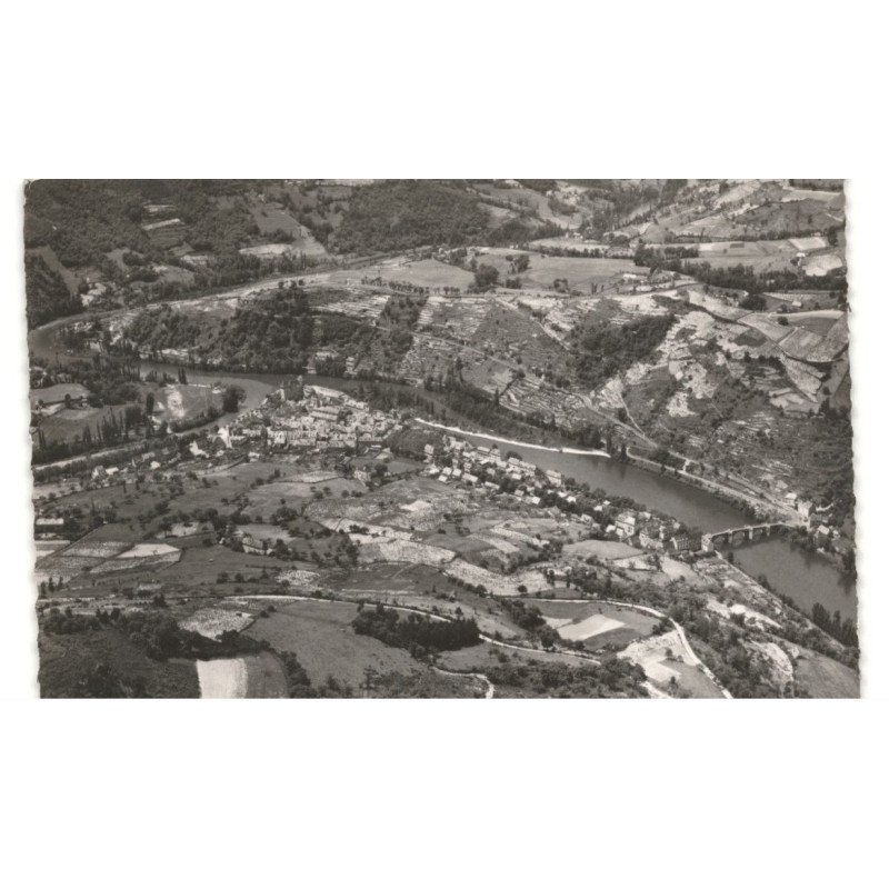 ENTRAYGUES: le lot et la truyère vue aérienne 10x15 - très bon état (timbre arraché)