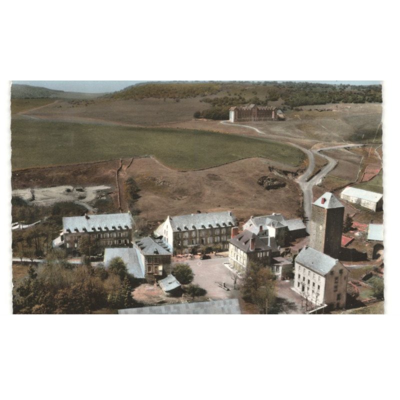 AUBRAC: vue générale au fond, la colonie de vacances la résidence vue aérienne 10x15 - très bon état