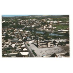 GUEUGNON: la place de l'église vue aérienne 10X15 - très bon état