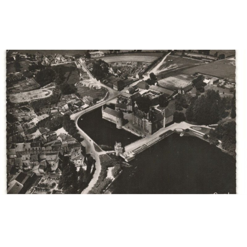 LA CLAYETTE: le château vue aérienne 10X15 - très bon état