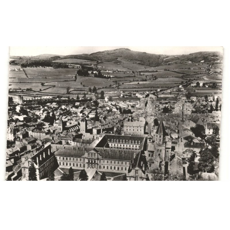 CLUNY: vue sur l'abbaye école des arts et métiers au fond la montée du loup vue aérienne 10X15 - très bon état