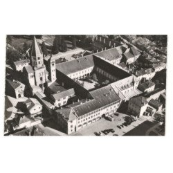 CLUNY: l'abbaye actuellement école nationale des arts et métiers vue aérienne 10X15 - très bon état