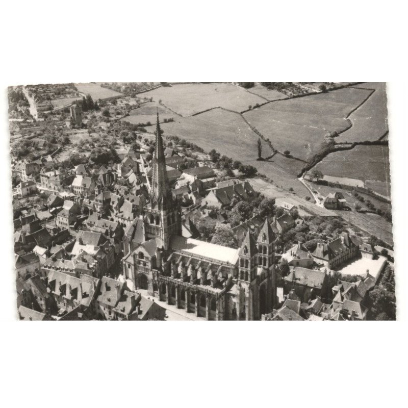 AUTUN: la basilique vue aérienne 10X15 - très bon état