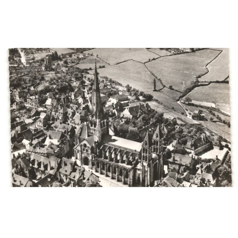 AUTUN: vue sur la cathédrale vue aérienne 10X15 - très bon état