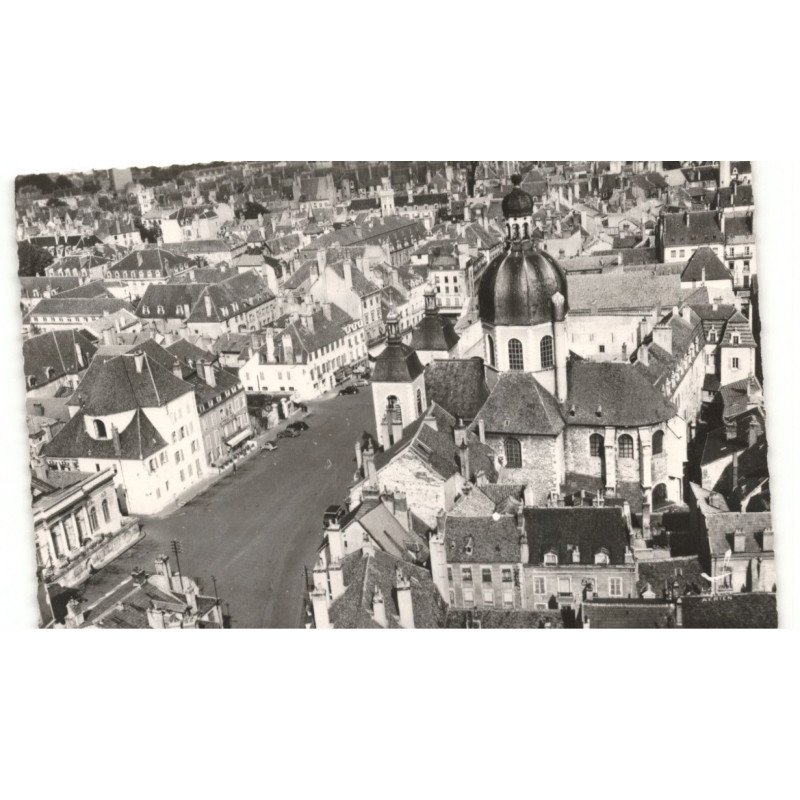 CHALON-sur-SAONE: la place de l'hôtel de ville, l'église saint-pierre et le musée aérienne 10X15 - très bon état