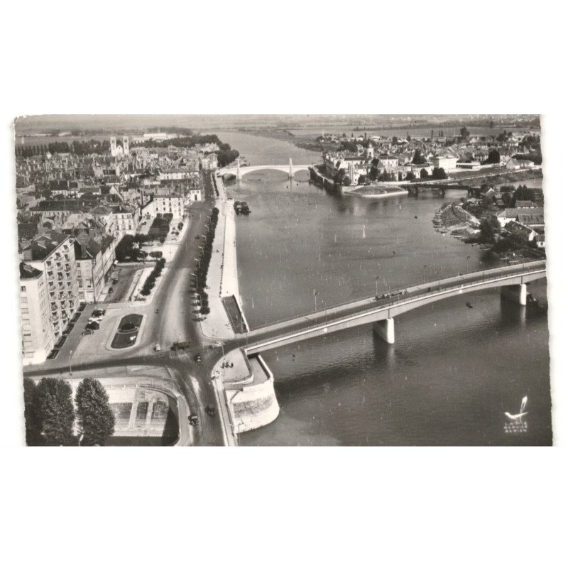 CHALON-sur-SAONE: vvue d'ensemble, sur les quais de la saône le pont jean richard aérienne 10X15 - très bon état